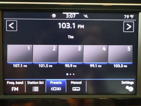 Used 2024 Volkswagen Jetta SE image 33