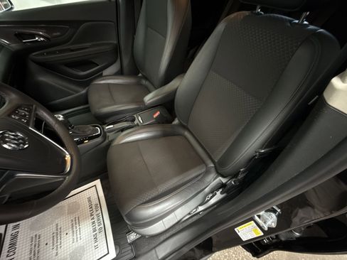 Used 2022 Buick Encore Preferred w/ Safety Package II image 19