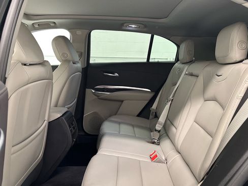 Used 2023 Cadillac XT4 Luxury w/ Cold Weather Package AWD/4WD image 15
