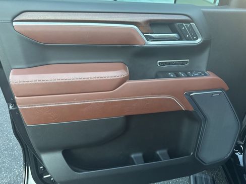 Used 2025 GMC Sierra 1500 Denali Ultimate image 17