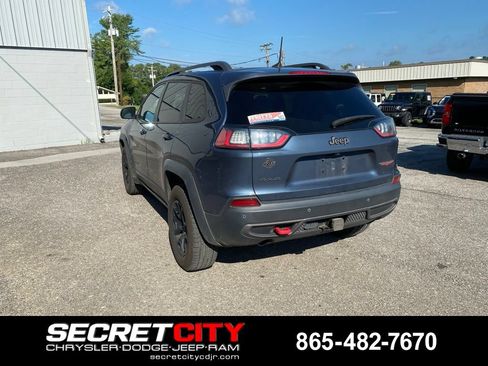 Used 2019 Jeep Cherokee Trailhawk w/ Cold Weather Group AWD/4WD image 7