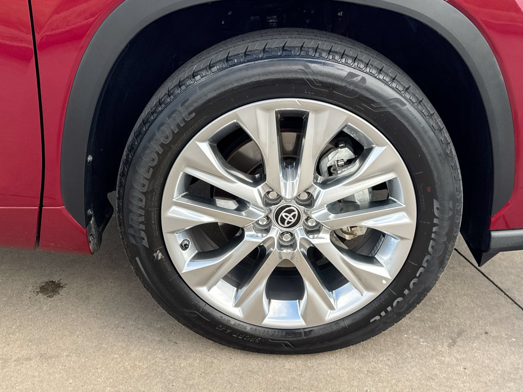 Used 2023 Toyota Highlander Limited FWD image 10