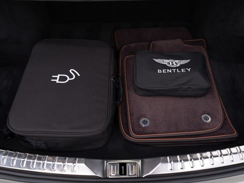 Used 2025 Bentley Flying Spur Plug-In Hybrid AWD/4WD image 48