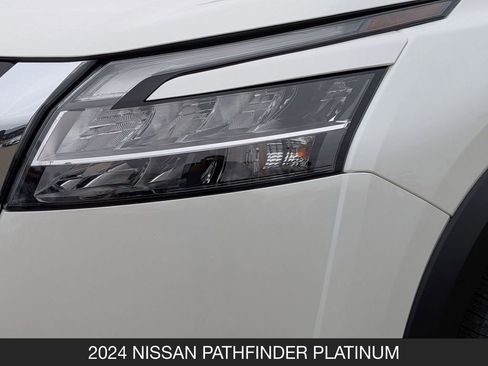 Used 2024 Nissan Pathfinder Platinum FWD image 10