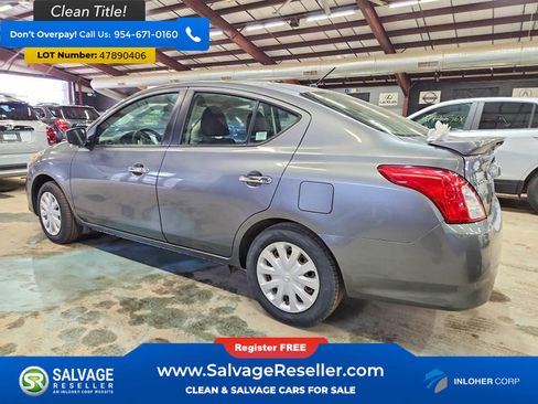 Used 2016 Nissan Versa SV image 3