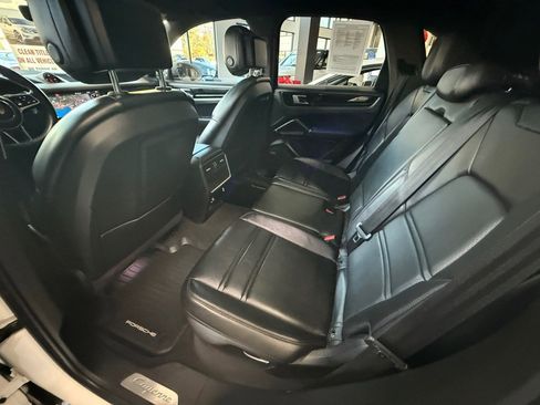 Used 2020 Porsche Cayenne AWD image 23