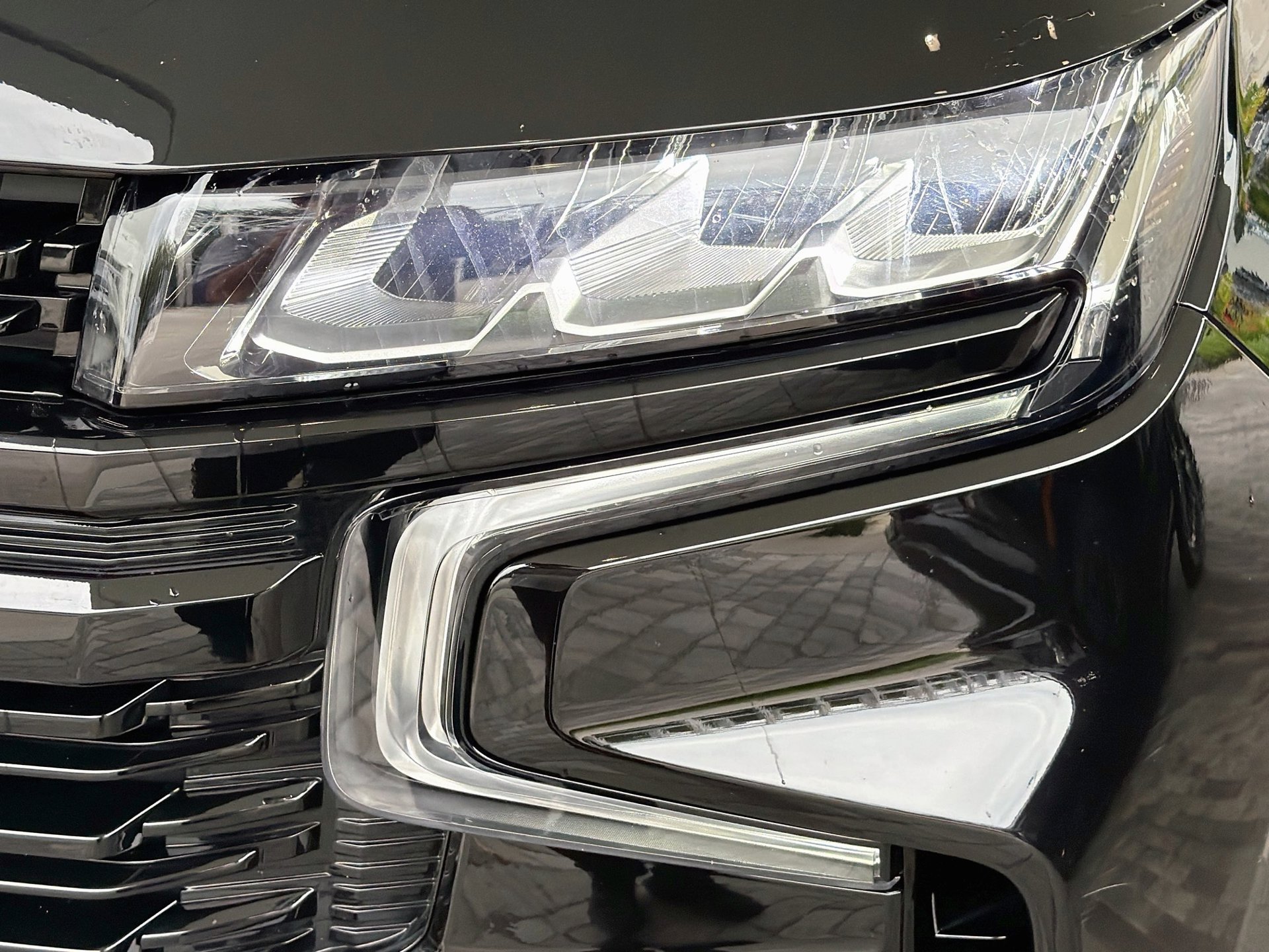 Used 2023 Chevrolet Suburban RST w/ Luxury Package RWD image 9