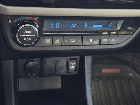 Used 2016 Toyota Corolla LE image 19