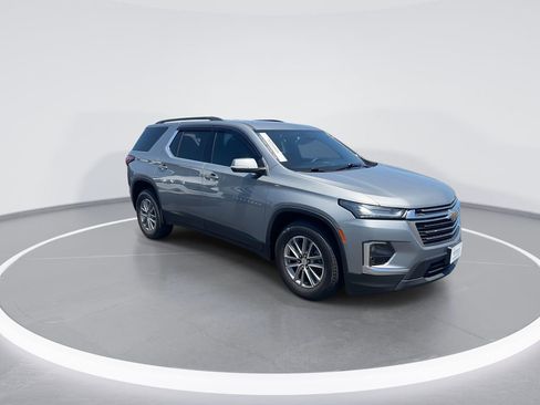Used 2023 Chevrolet Traverse LT AWD/4WD image 2