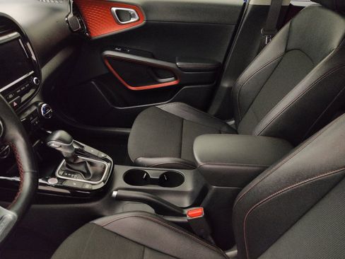 Used 2021 Kia Soul Turbo FWD image 17