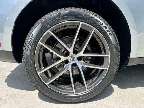 Used 2025 Porsche Macan image 39