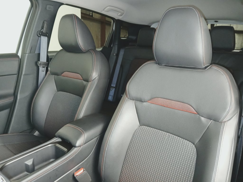 Certified 2025 Nissan Kicks SR AWD/4WD image 11