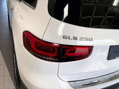 Used 2023 Mercedes-Benz GLB 250 4MATIC w/ Premium Package image 34