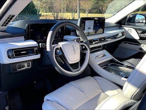 Used 2025 Lincoln Aviator Reserve w/ Equipment Group 201A image 14