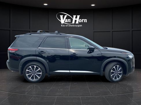 Used 2026 Nissan Pathfinder Platinum w/ Lighting Package AWD/4WD image 8