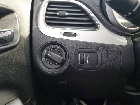 Used 2017 Dodge Journey SE image 25