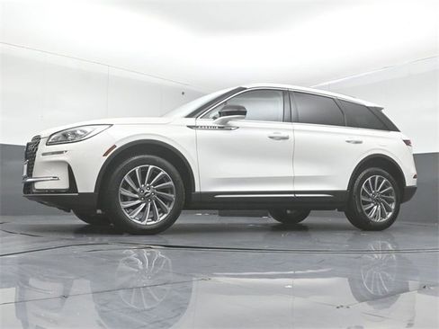 Certified 2023 Lincoln Corsair Reserve w/ Towing Package image 40