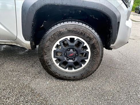 Certified 2024 Toyota Tacoma TRD Off-Road AWD/4WD image 7