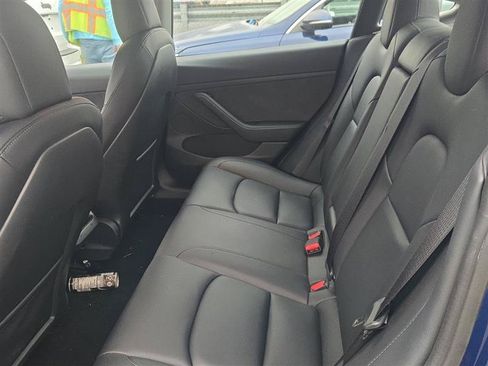 Used 2022 Tesla Model 3 Long Range AWD/4WD image 7
