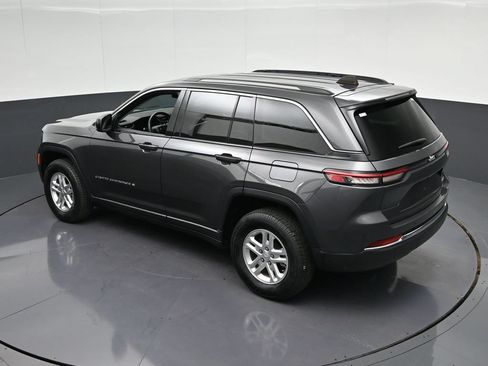 Used 2023 Jeep Grand Cherokee Laredo RWD image 19