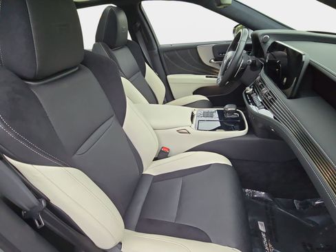 Used 2025 Lexus LS 500 F Sport AWD/4WD image 10