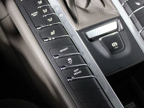 Used 2019 Porsche Macan AWD/4WD image 28