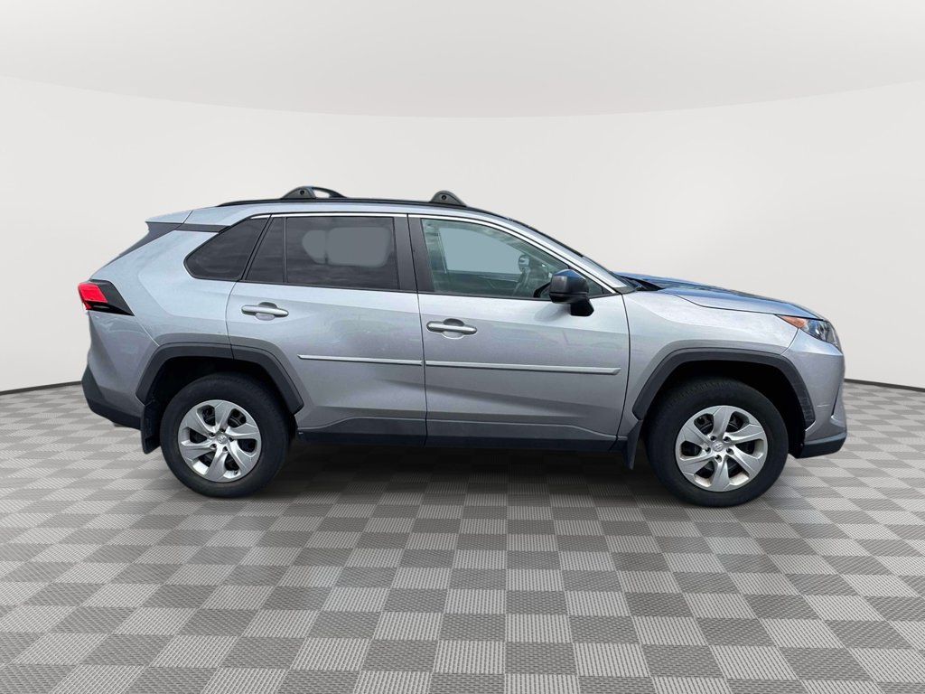 Used 2021 Toyota RAV4 LE AWD/4WD image 7