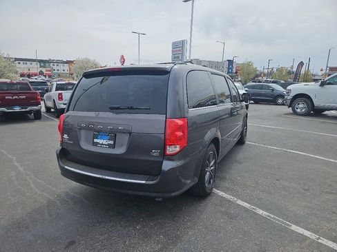 Used 2017 Dodge Grand Caravan SXT image 5