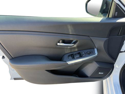 Used 2023 Nissan Sentra SR w/ SR Premium Package FWD image 9