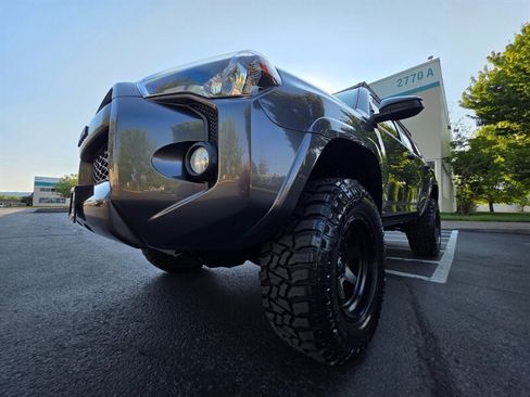 Used 2015 Toyota 4Runner SR5 AWD/4WD image 10