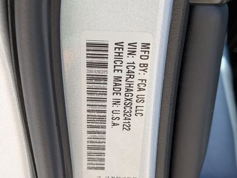 Used 2025 Jeep Grand Cherokee Altitude AWD/4WD image 30