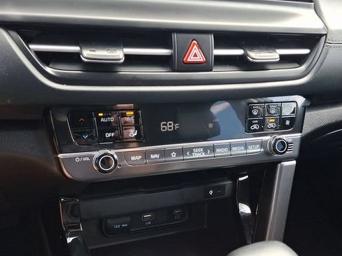 Used 2024 Kia Seltos EX AWD/4WD image 16
