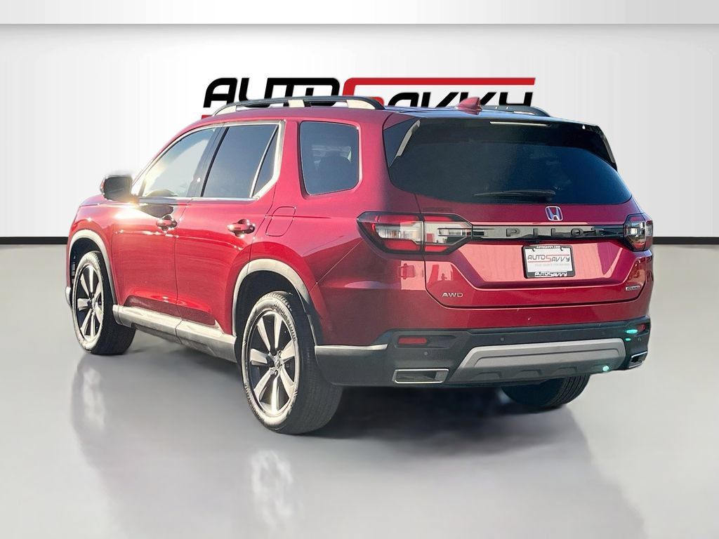 Used 2025 Honda Pilot Touring image 5