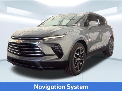 Used 2023 Chevrolet Blazer Premier w/ Driver Confidence II Package FWD image 2