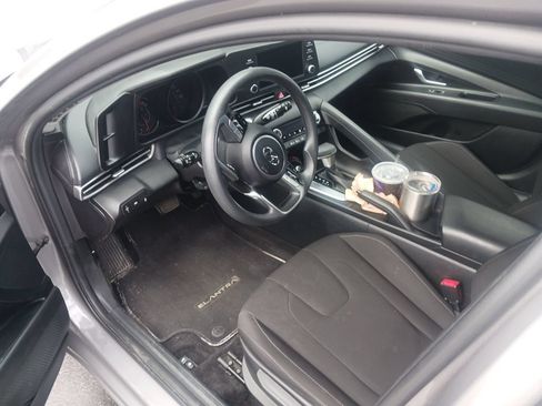 Used 2022 Hyundai Elantra SEL FWD image 5