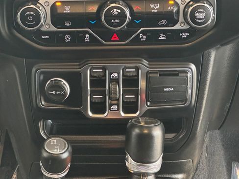 Used 2023 Jeep Gladiator Overland image 27