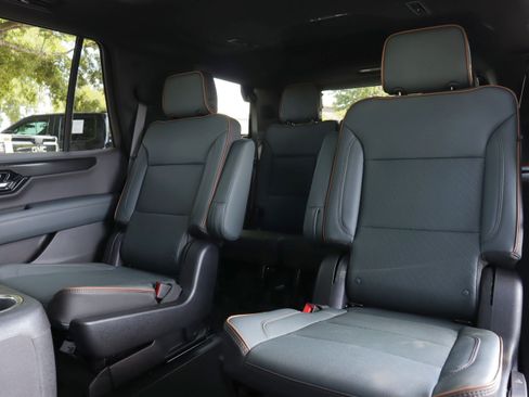 Used 2026 GMC Yukon AT4 AWD/4WD image 10