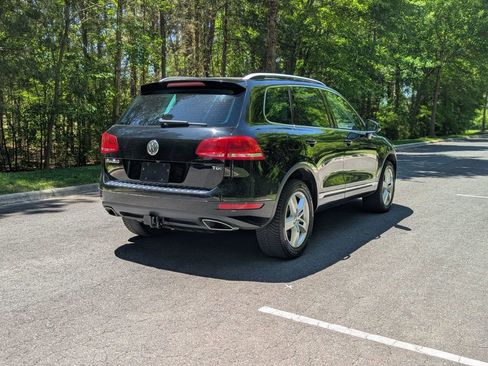 Used 2014 Volkswagen Touareg TDI AWD/4WD image 10