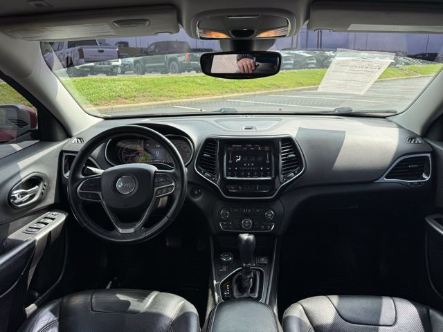 Used 2019 Jeep Cherokee Limited w/ Luxury Group AWD/4WD image 11