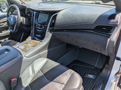 Used 2020 Cadillac Escalade Platinum image 44