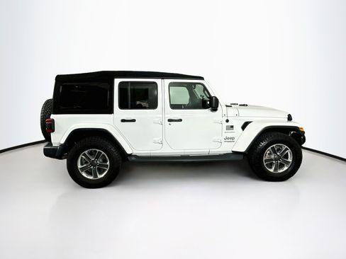 Used 2018 Jeep Wrangler Unlimited Sahara AWD/4WD image 10