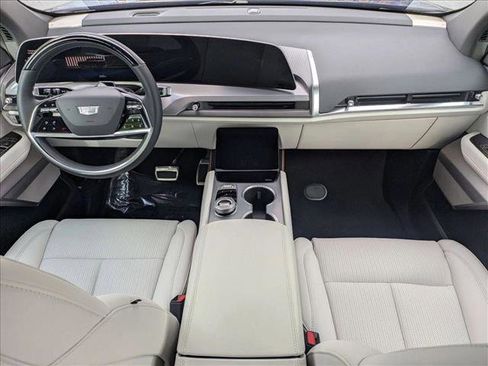 Used 2026 Cadillac Vistiq Sport image 18