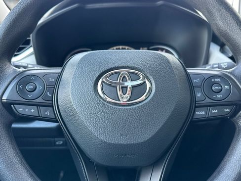 Used 2025 Toyota RAV4 XLE w/ Convenience Package FWD image 30