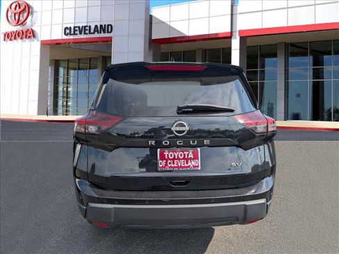 Used 2024 Nissan Rogue SV FWD image 5