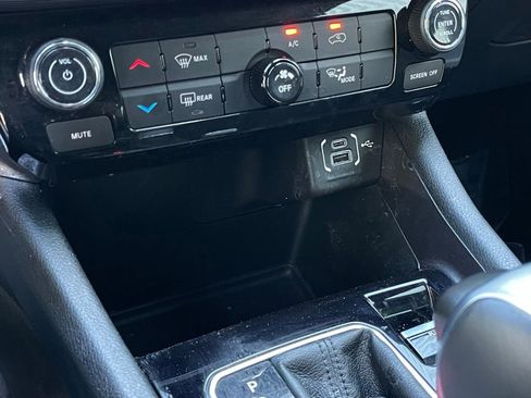 Used 2024 Jeep Compass Latitude AWD/4WD image 19