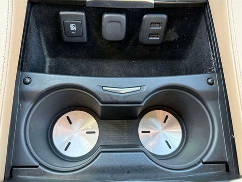 Used 2020 Cadillac Escalade ESV Platinum image 28