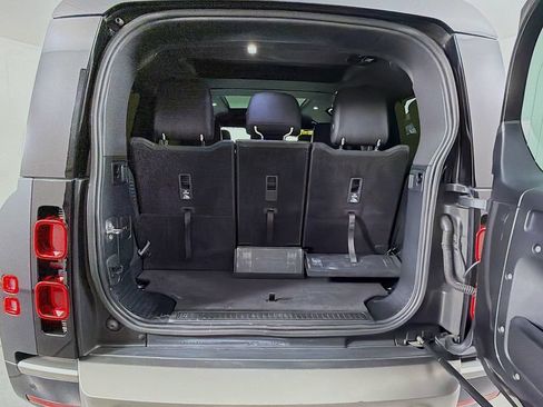Used 2023 Land Rover Defender 130 X-Dynamic SE AWD/4WD image 25