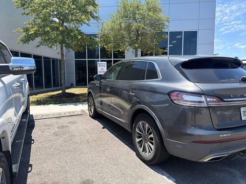 Used 2019 Lincoln Nautilus Select AWD/4WD image 4