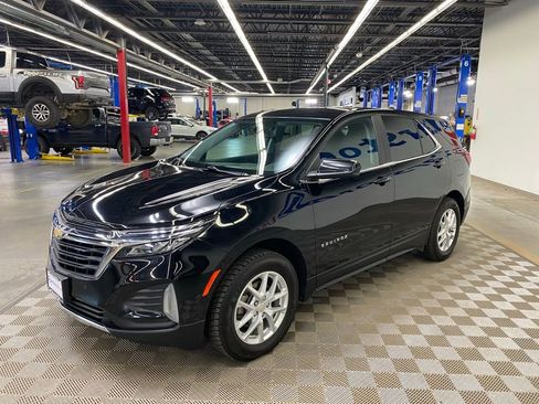 Used 2023 Chevrolet Equinox LT w/ Driver Convenience Package image 3