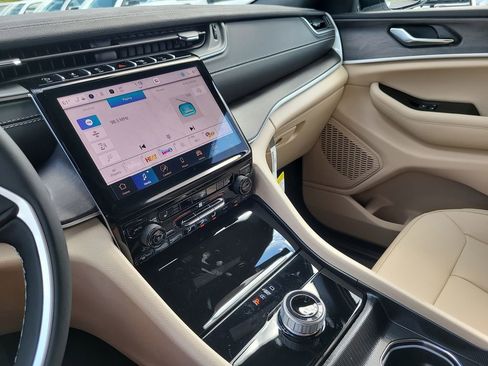 New 2025 Jeep Grand Cherokee Limited image 20